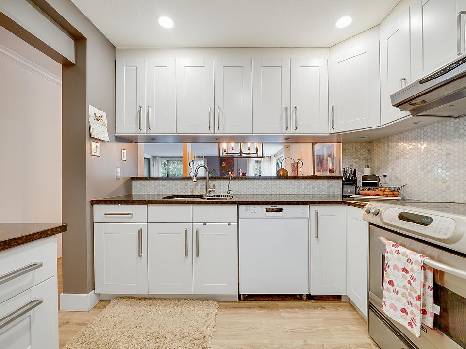 1st image of 114-15275 19th Ave #114