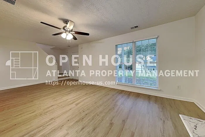 4 bed, 2.5 bath, 1510 sqft, $2,025 — Photo 4
