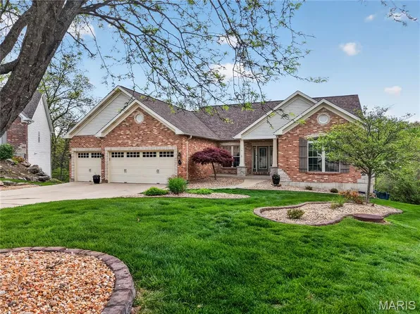 16 Charlemagne Ct, Lake Saint Louis, MO 63367