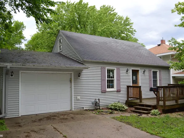 616 N 9th St, Forest City, IA 50436