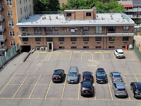 3rd image of 143-51 Roosevelt Ave #12C