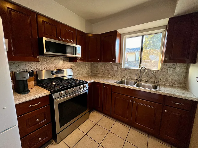 1755 1/2 N Avenue 46 — Photo 3