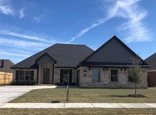 909 Concord St, Cleburne, TX 76033