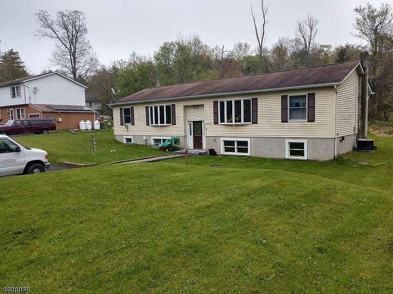 1st image of 403 Deerfield Ln
