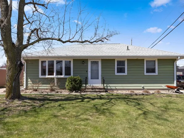 342 24th St NW, Cedar Rapids, IA 52405