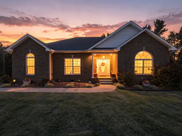 221 Allen Dr, Greenbrier, TN 37073