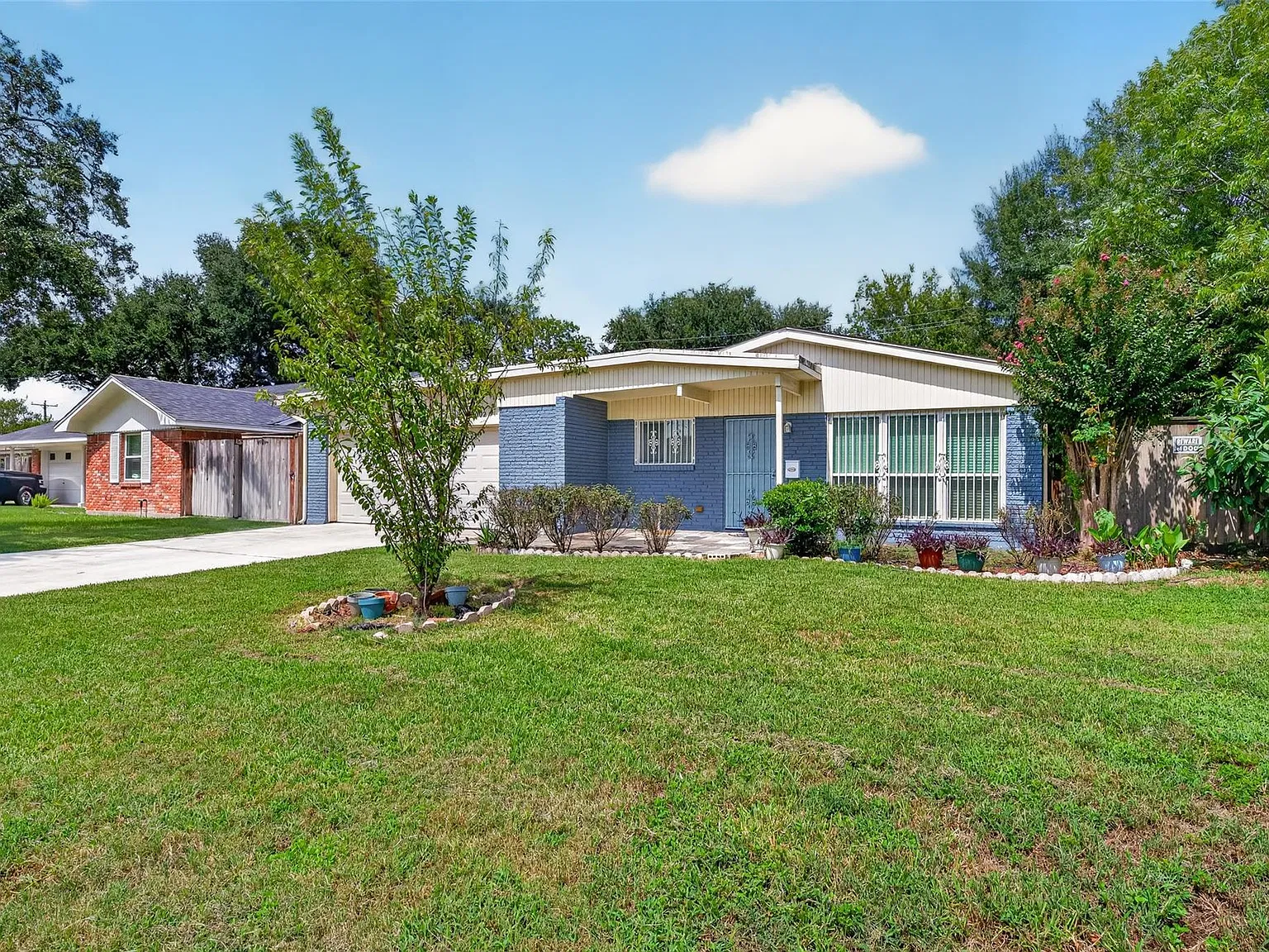 4 bed, 3.0 bath, 2200 sqft, $2,200 — Photo 4