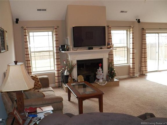 2nd image of 2754 Crescent Hill Dr NE