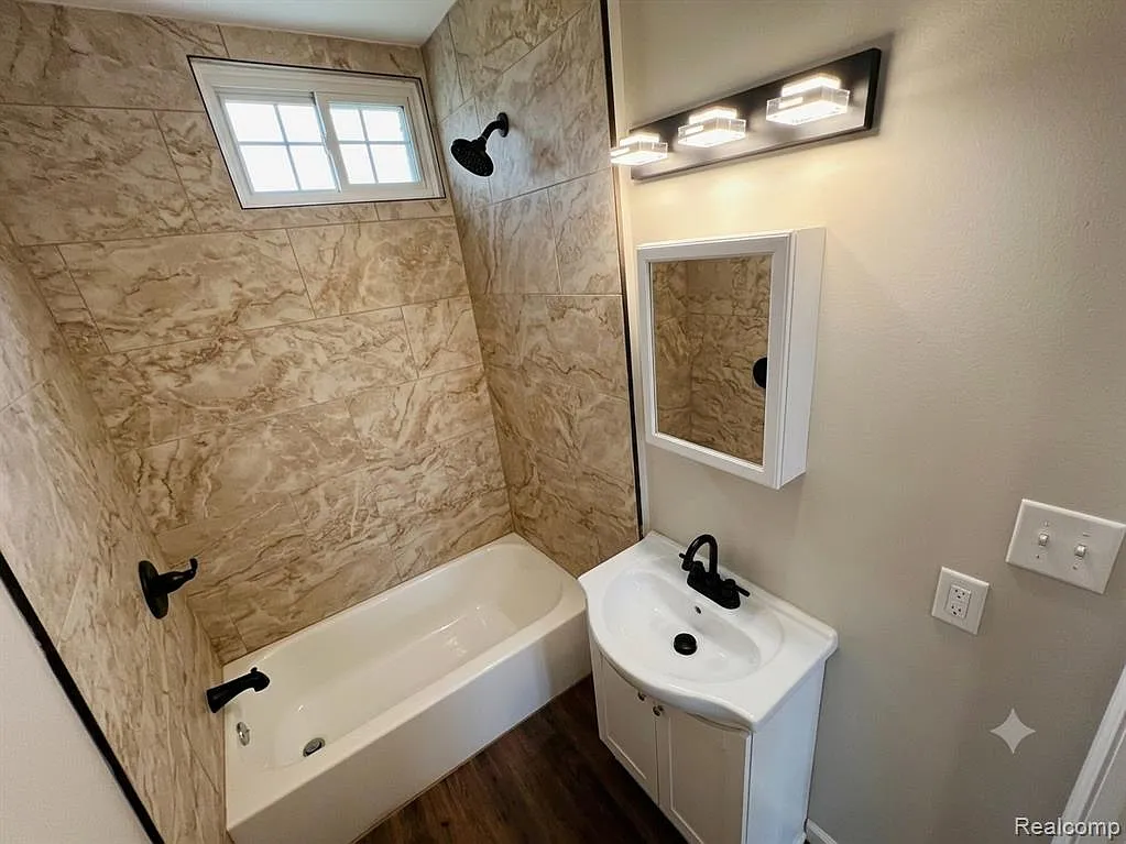 2 bed, 1.0 bath, 936 sqft, $1,500 — Photo 4