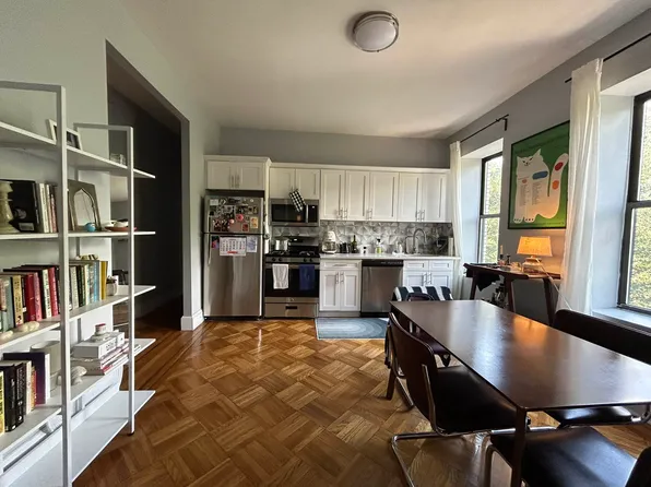 1040 Park Place image 2 of 10