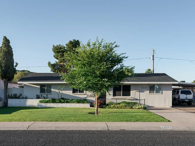 2237 E Hillery Dr — Photo 23