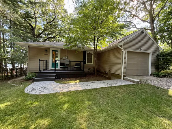 1880 Hemlock Crest Dr, Quincy, MI 49082