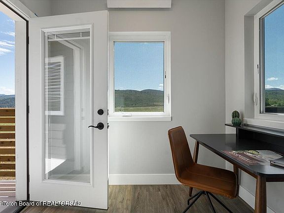 3rd image of 140 Larkspur Ave #604
