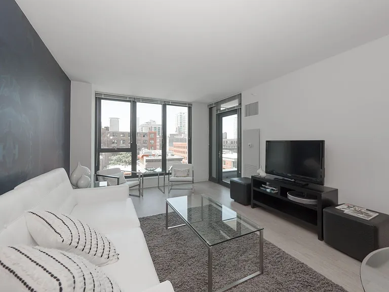River North Luxury, On Display — Photo 34