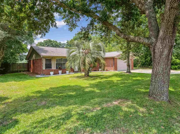 5788 Dove Dr, Pace, FL 32571