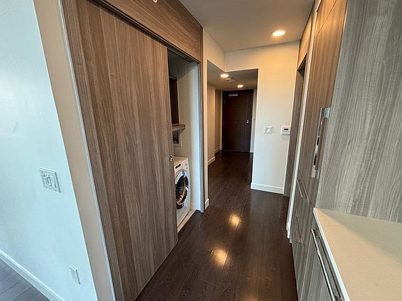 4th image of 433 SW Marine Dr #1201