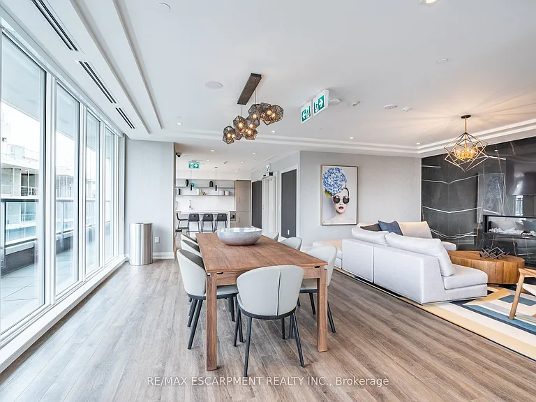 212 King William St #816 — Photo 36