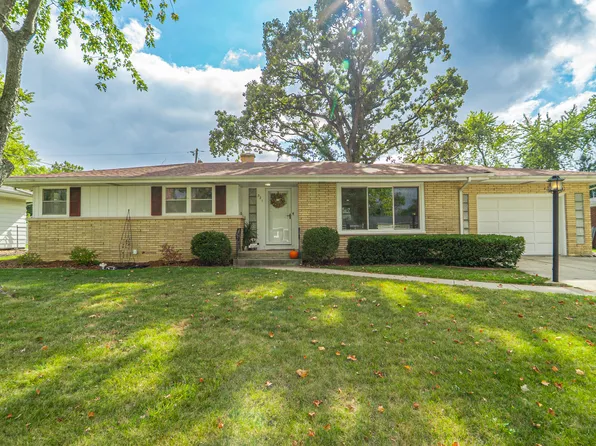 321 Bluebird Ave, Crown Point, IN 46307