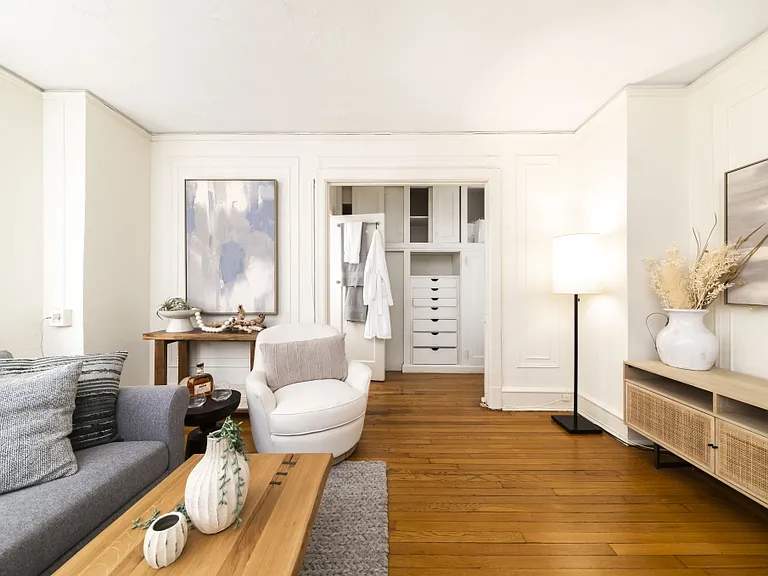 Embassy Apartments — Photo 10