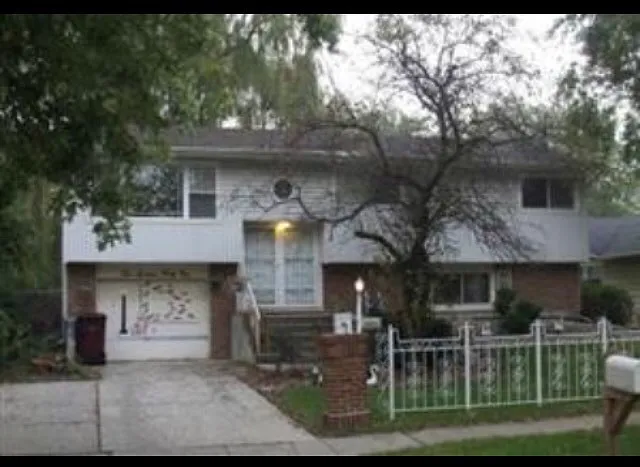 21641 Peterson Ave photo 1