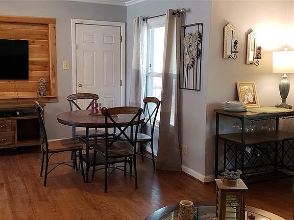 3rd image of 5463 Meadowbrook Dr