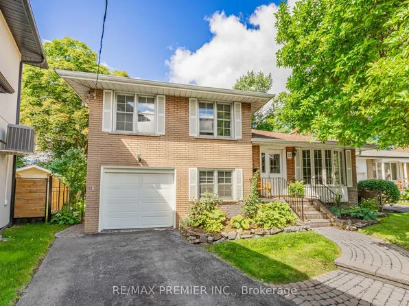 21 Halbadier Pl, Toronto, ON M9B 2H4