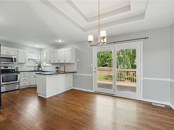 5th image of 1300 SE Rosehill Dr