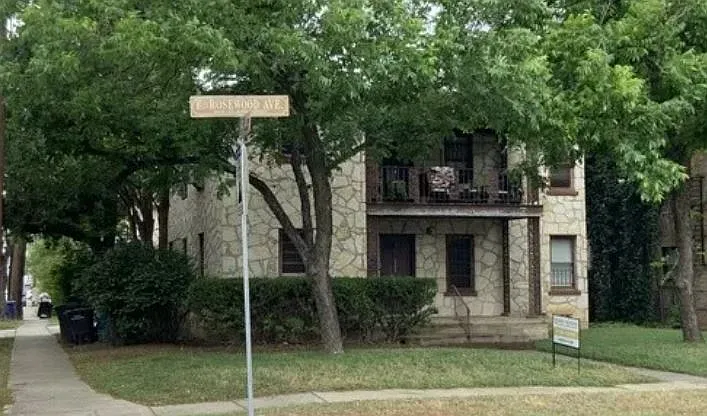 203 E Rosewood Ave — Photo 3