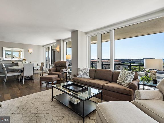 5th image of 701 Pennsylvania Ave #1217