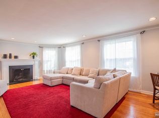 141 Windsor Rd, Tenafly, NJ 07670