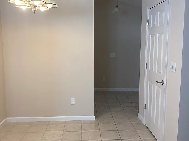 breakfast nook / dining room