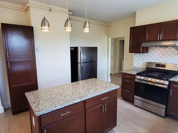75 Beacon St #3, Lowell, MA 01850