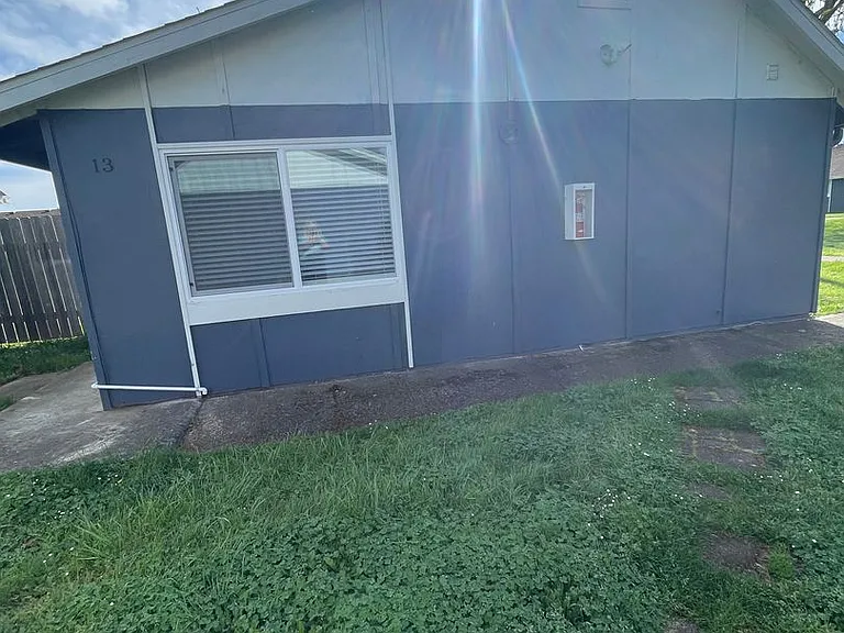Churchill Village Apartments — Photo 12