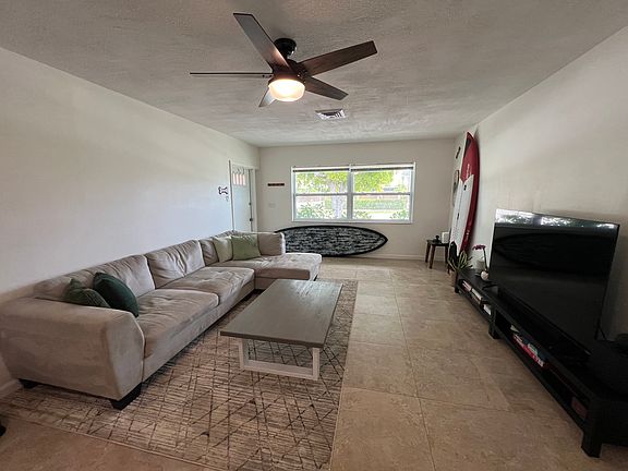 5th image of 207 Castlewood Dr APT C