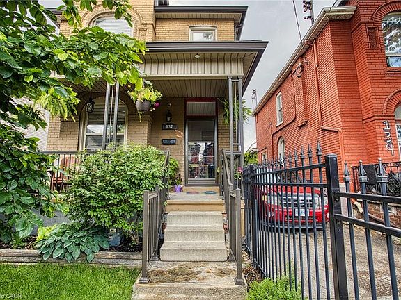 2nd image of 137 Wentworth St N