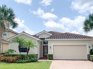 1990 Fairmont Ln, Naples, FL 34120