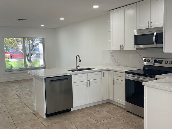 5th image of 902 Denery Ln #W