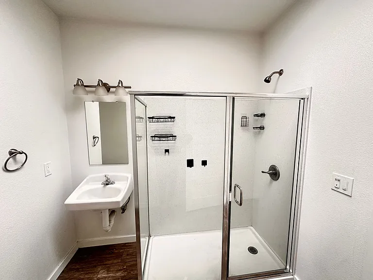 646 Hegenberger Rd #C — Photo 14