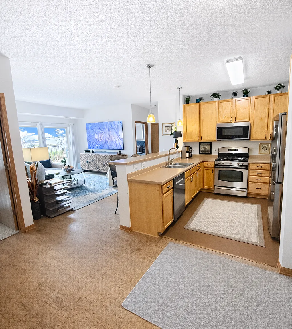 2 bed, 1098 sqft, $2,200 — Photo 2