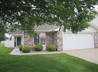 1424 Wood Bridge Ct, Hutchinson, KS 67502