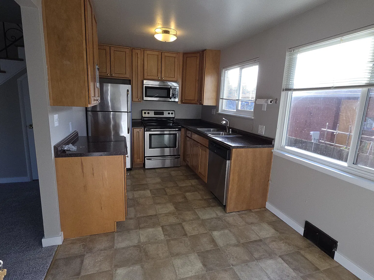 2 bed, 800 sqft, $2,500 — Photo 2