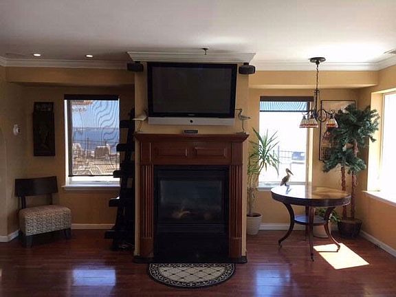 4th image of 1400-1444 Outlook Ave #1
