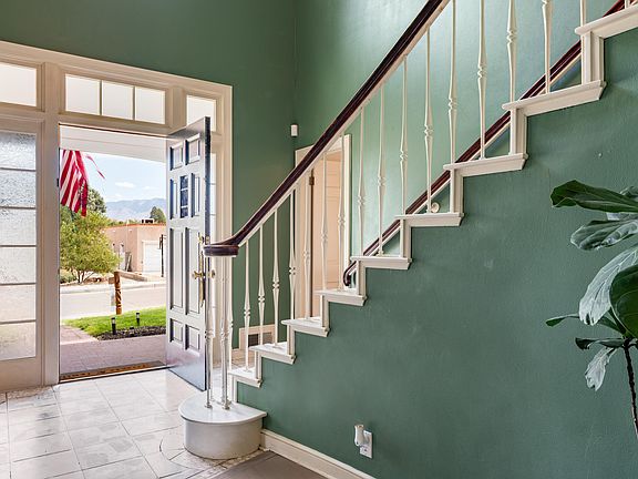 5th image of 1809 Newton Pl NE