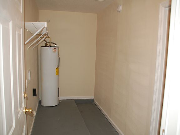 3rd image of 8460 India Ave