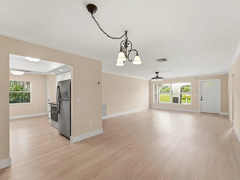 22267 SW 57th Ave — Photo 5