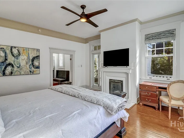 602 E Victory Dr — Photo 22