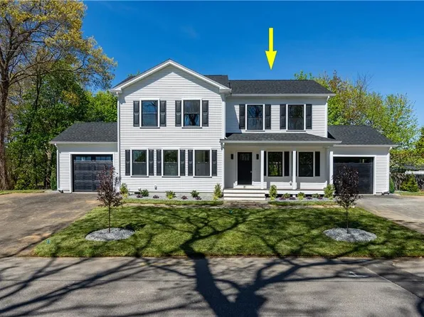 81 Cadora Ave, Warwick, RI 02886