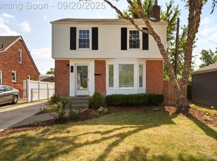 1059 Columbia Rd, Berkley, MI 48072