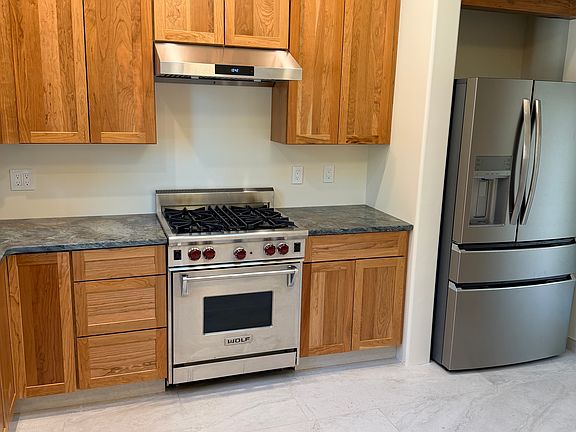 5th image of 105 Sam St #105