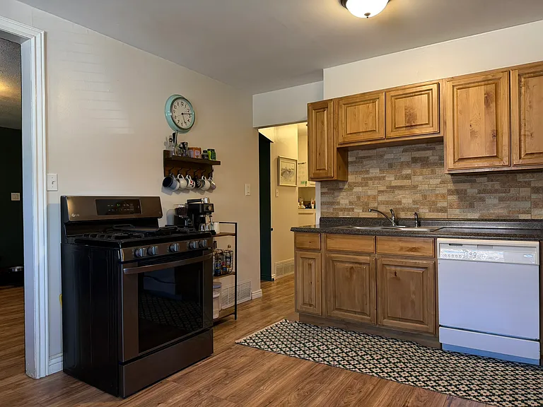 1054 N 500 W — Photo 8